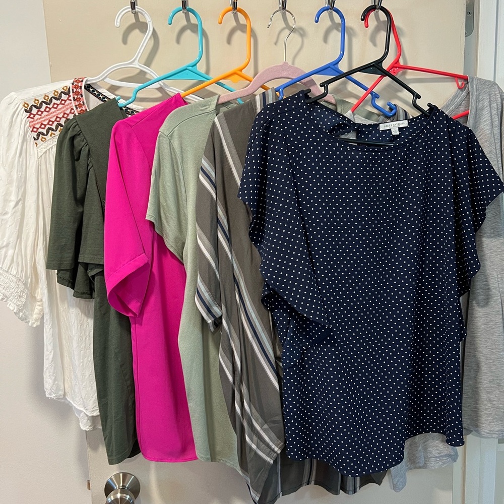 Women’s short sleeve tee bundle (7 pieces)